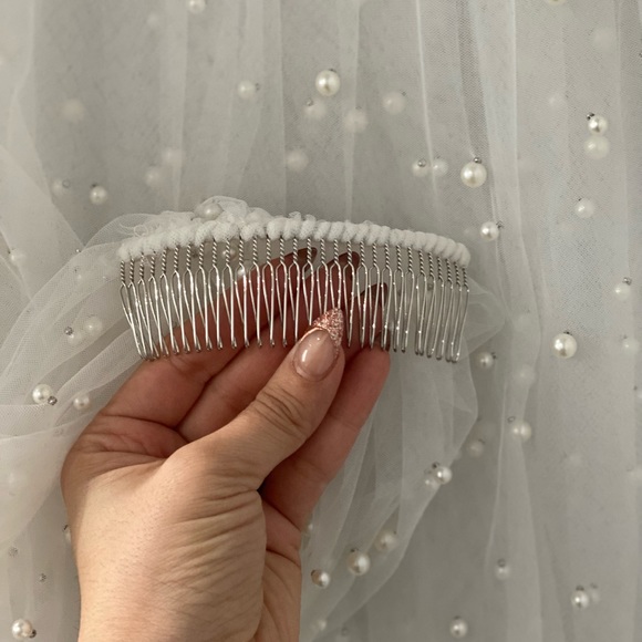 Scattered Pearl Wedding Veil - Picture 5 of 5